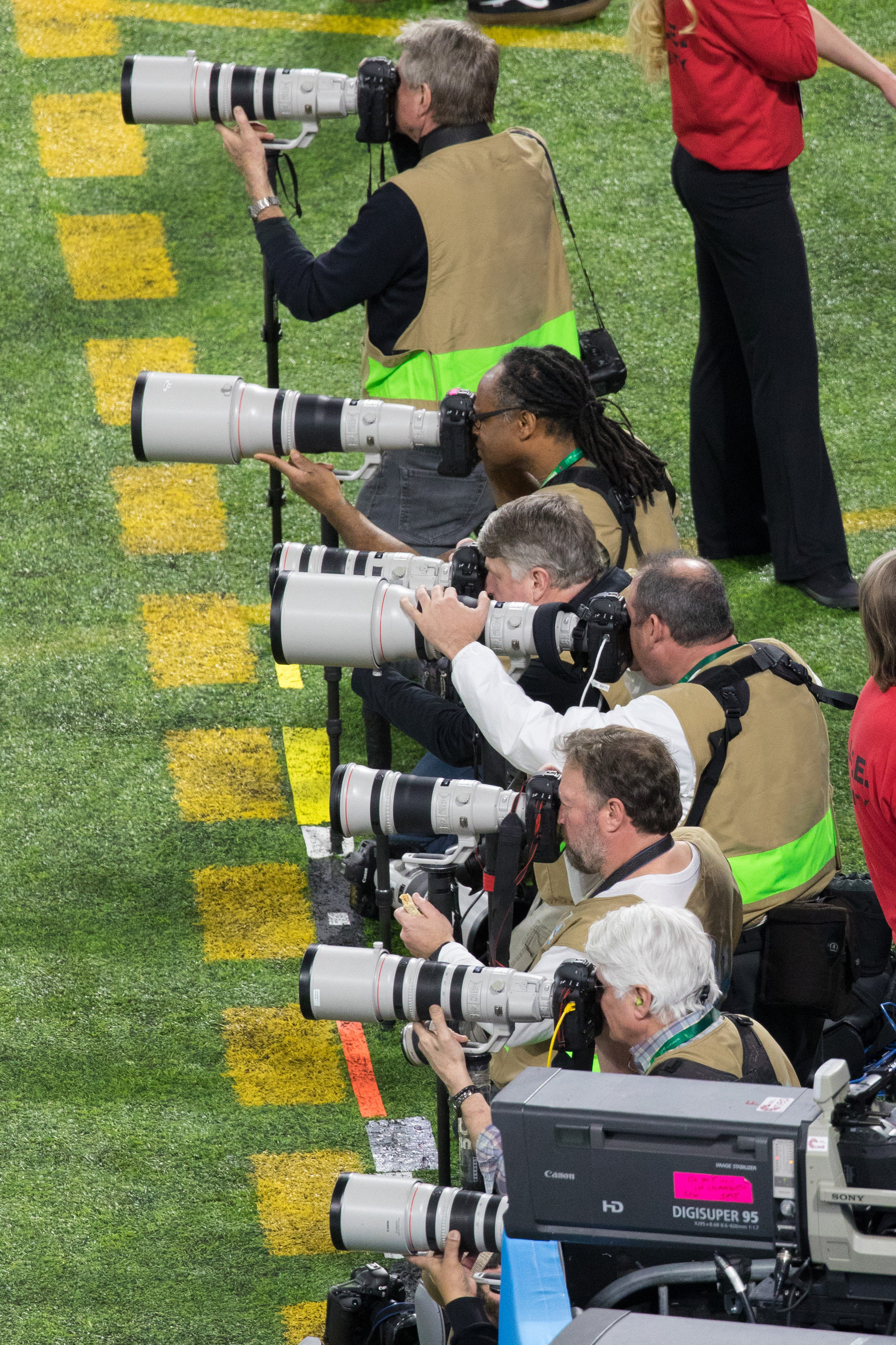 Canon Continues Its Leadership In The DSLR Camera Market With A Dominating Performance At The Big Game In Minnesota