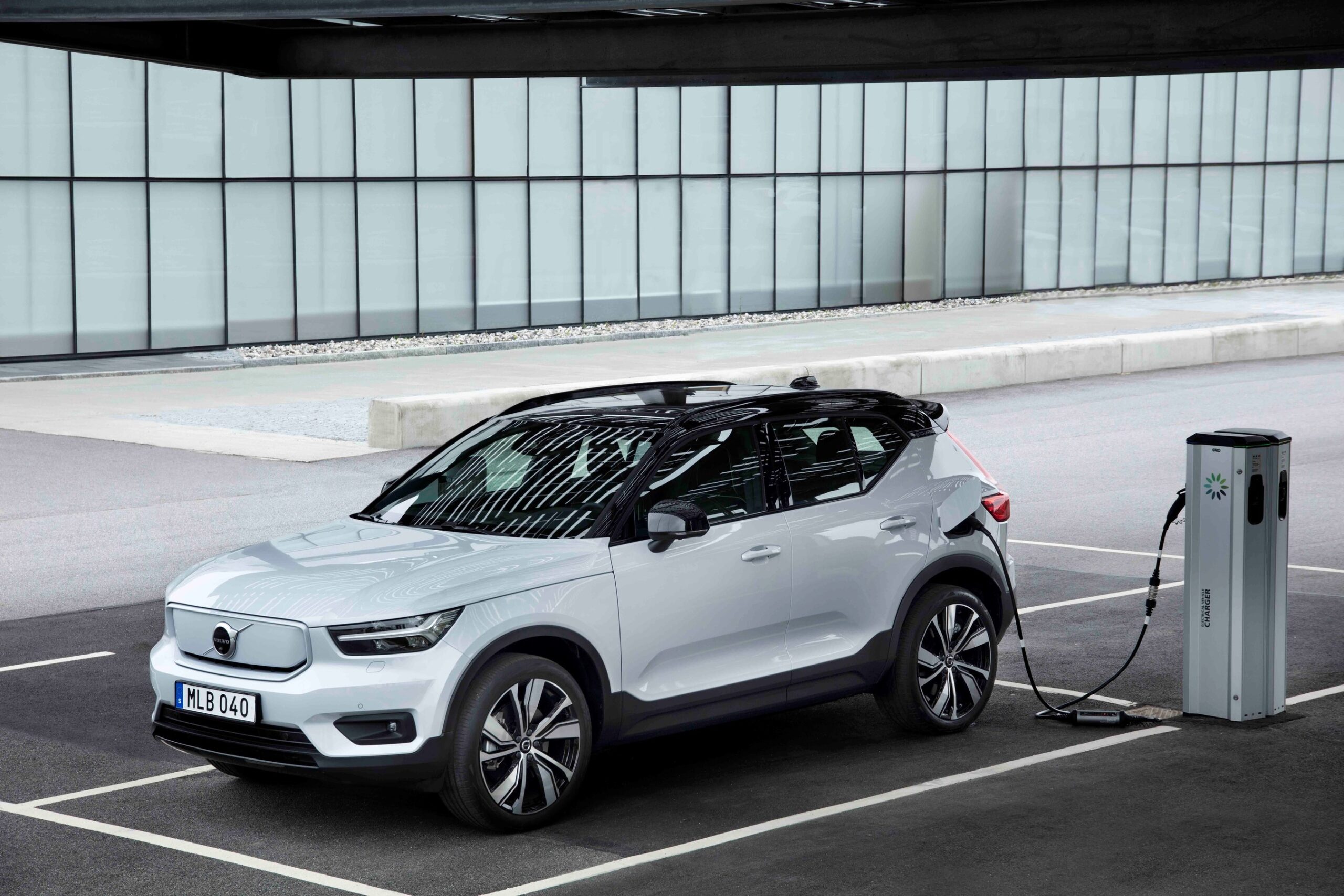 Volvo Car Canada Ltd. announces pricing and access to nationwide charging network for its first pure electric vehicle, the XC40 Recharge