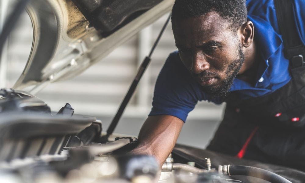 Steps To Take To Become an Auto Mechanic