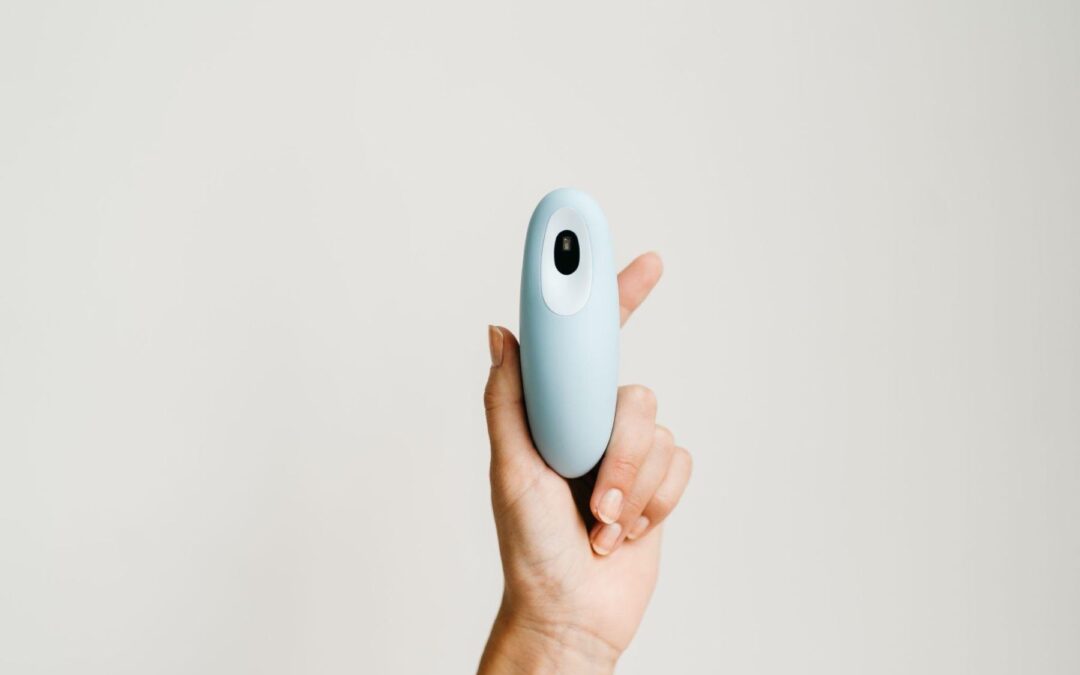 De-stress and unwind anytime and everywhere, thanks to the world’s first breathing tool that fits in your palm