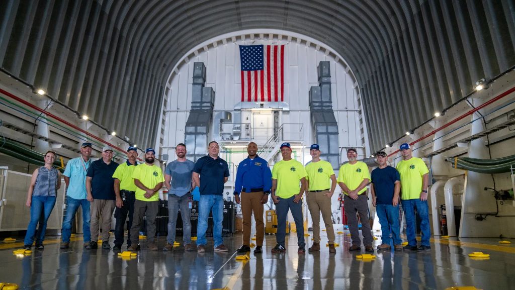 From One Crew to Another: Artemis II Astronauts Meet NASA Barge Crew